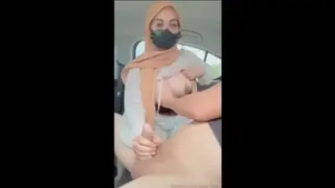 Mobil Goyang Jilbab Coklat Dientot Liar Parkiran